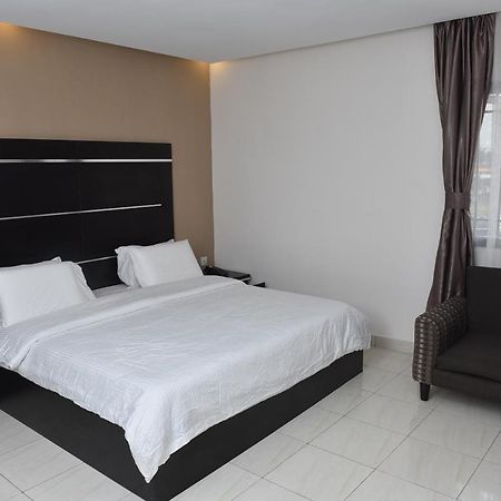 Urban Metro Inn Lagos Exterior photo